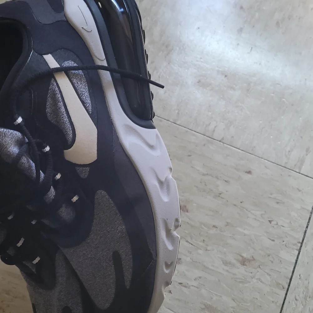 Nike Air  Max 270 - Picture 12 of 16
